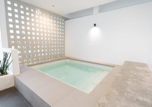 Poolview Villa with Jacuzzi