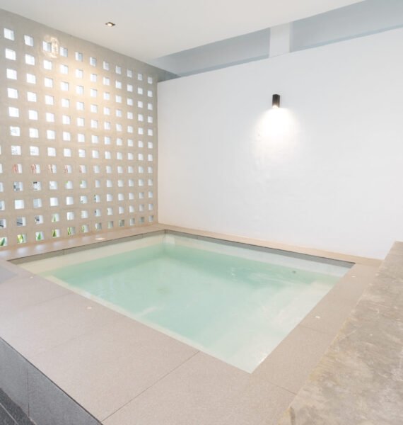 Poolview Villa with Jacuzzi